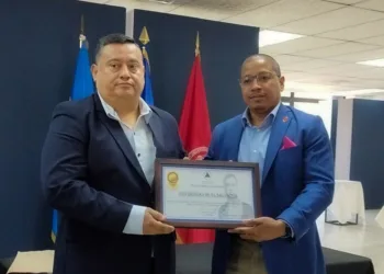 El dictador de Nicaragua retira a su embajador en El Salvador