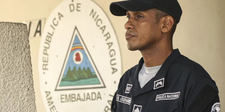 Expresidente panameño Martinelli provoca con sus mensajes mientras se refugia en la embajada nicaragüense