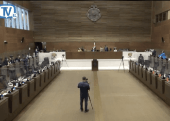 Asamblea Legislativa de Costa Rica aprueba informe que culpa a Chaves de financiamiento ilegal de campaña