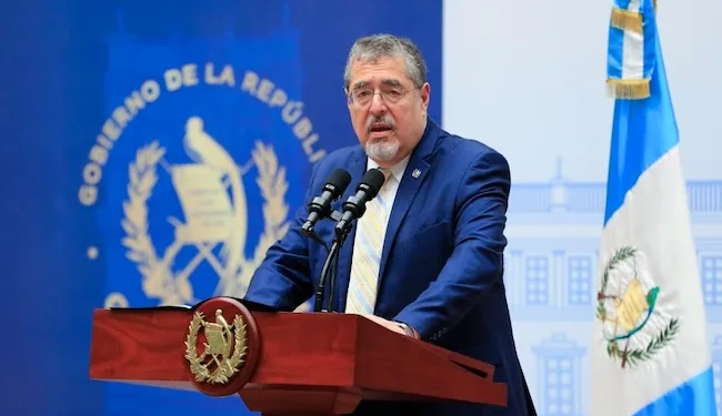 Presidente Arévalo dice que la fiscal general se niega a cumplir la ley