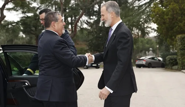 Presidente de Guatemala cosecha respaldos del rey y del jefe de gobierno de España