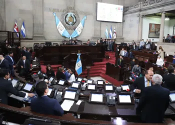 Guatemala aprueba una ley que regula el mercado de tarjetas de crédito