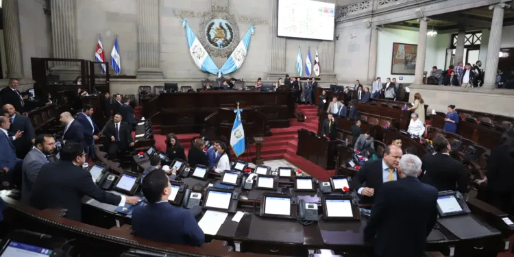 Guatemala aprueba una ley que regula el mercado de tarjetas de crédito