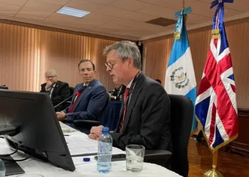 Inversionistas británicos fijan su atención en el sistema financiero de Guatemala