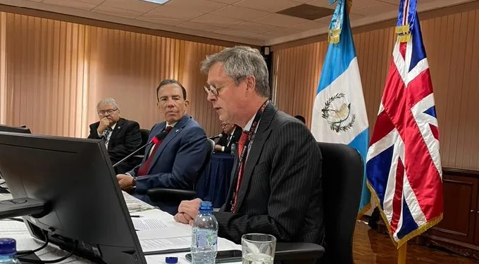 Inversionistas británicos fijan su atención en el sistema financiero de Guatemala