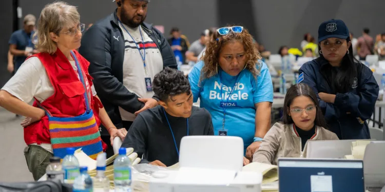 Concluye escrutinio final legislativo en El Salvador, pero aún no hay anuncio oficial de resultados