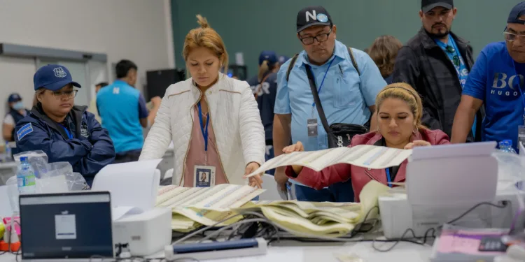 Oficialismo reclama la mayoría calificada en elecciones legislativas en El Salvador