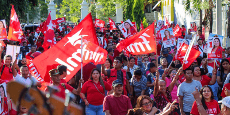 El FMLN, la exguerrilla salvadoreña que gobernó entre 2009 y 2019, se queda sin diputados