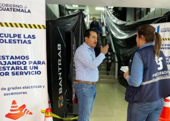 Investigan presunta corrupción en millonaria compra de gradas eléctricas de aeropuerto La Aurora de Guatemala