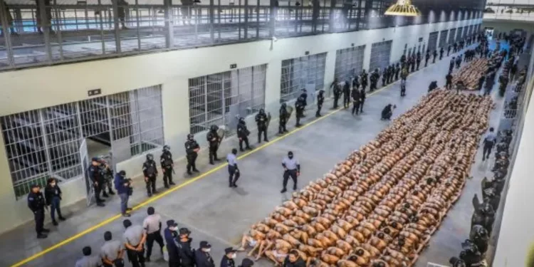 La “megacárcel”, símbolo de la lucha contra las pandillas en El Salvador
