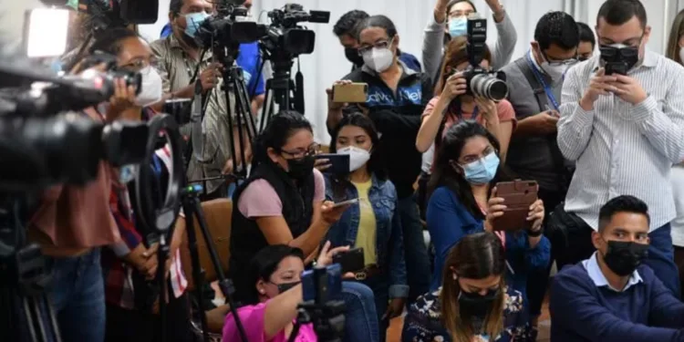 Denuncian aumento de agresiones contra periodistas en El Salvador