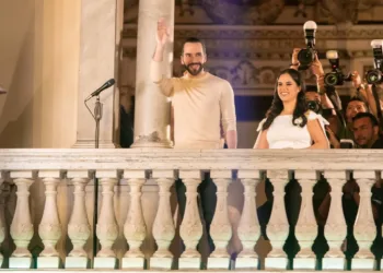 Esperen lo que “lograremos en los próximos 5 años”, dice Bukele ante millares de seguidores