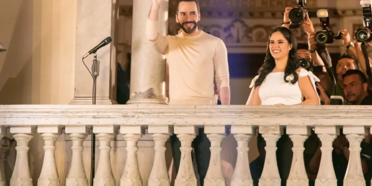 Esperen lo que “lograremos en los próximos 5 años”, dice Bukele ante millares de seguidores