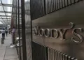 Moody’s advierte de necesidades de financiamiento, pero descarta impago en El Salvador