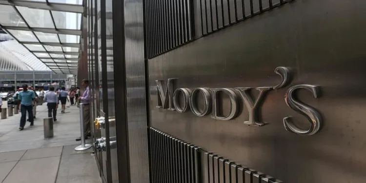Moody’s advierte de necesidades de financiamiento, pero descarta impago en El Salvador