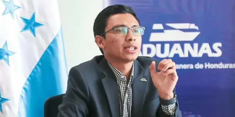 Regaños a funcionario hondureño por fiesta pomposa en parque público de Tegucigalpa