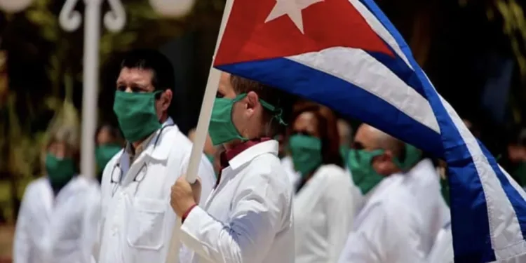 Diputada hondureña cuestiona la llegada de médicos cubanos promovida por el gobierno