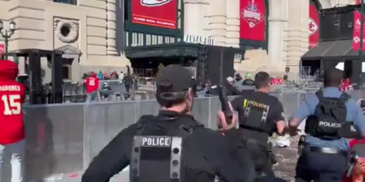 Un muerto y nueve heridos en tiroteo en el desfile del Super Bowl en EEUU