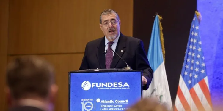 Presidente guatemalteco “seduce” a inversores de EEUU con “ventanas de oportunidad” para el desarrollo