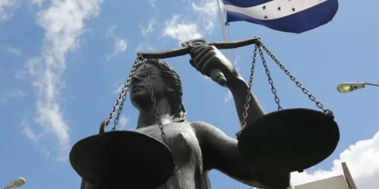 Oposición hondureña denuncia “golpe a la Corte Suprema” por decisión del oficialismo