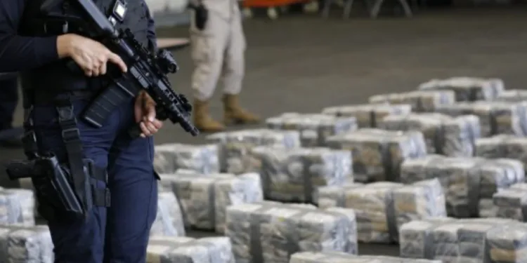 Decomisan más de una tonelada de droga en aguas de Costa Rica