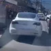 El recorrido de un Tesla por un caótico mercado agita a Honduras