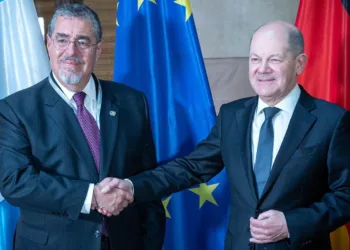 Arévalo pide ayuda para enfrentar la migración y el crimen organizado