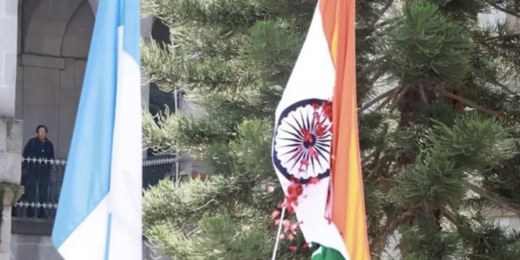 Empresas de India y Guatemala firman acuerdo para invertir $10,000 millones en corredor interoceánico guatemalteco