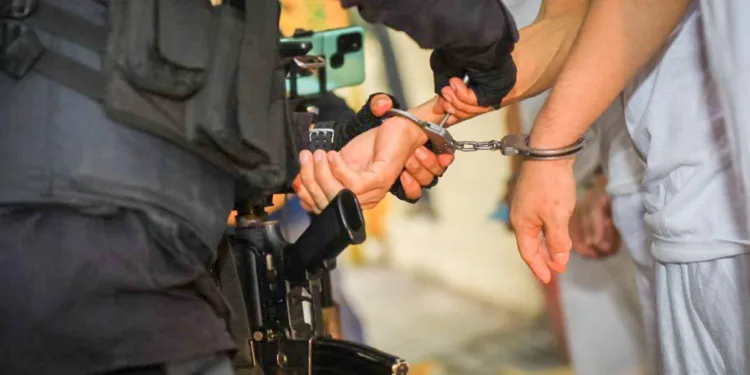 Ministro salvadoreño de Seguridad confirma arresto de 1,194 menores por nexos con pandillas