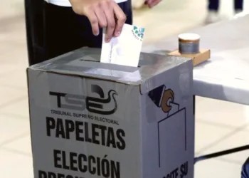 Sólo 59 de los 319 aspirantes a alcaldes en El Salvador son mujeres