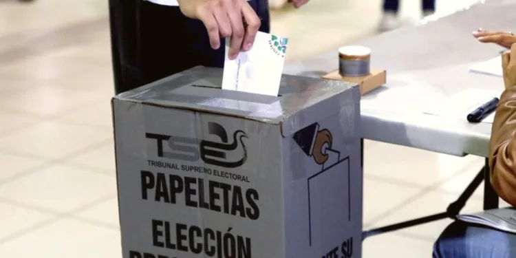 Sólo 59 de los 319 aspirantes a alcaldes en El Salvador son mujeres