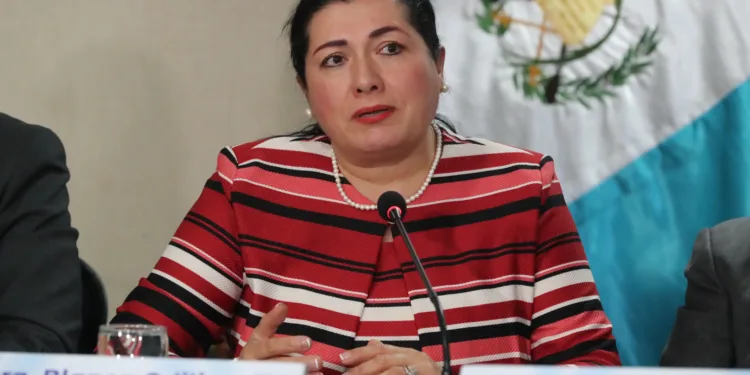 Sobrino de cuestionado fiscal guatemalteco denunciado por grabar a escondidas conversaciones en el TSE