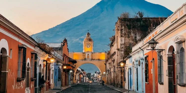 Reducen las restricciones viales en Antigua Guatemala para el resto de la Cuaresma