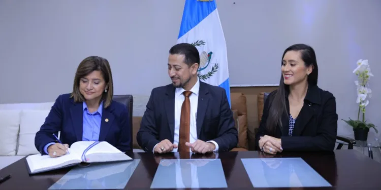 Karin Herrera asume como presidenta en funciones de Guatemala por viaje de Arévalo