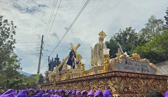 Antigua Guatemala inicia su temporada de procesiones convertida en ciudad peatonal
