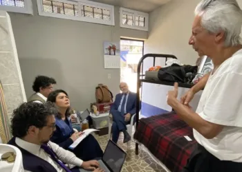 Relator de libertad de expresión visita a periodista José Rubén Zamora en cárcel guatemalteca