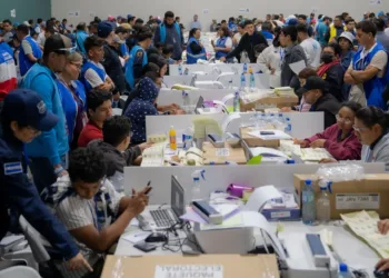 Partido Nuevas Ideas de Bukele encabeza recuento de votos en elecciones legislativas