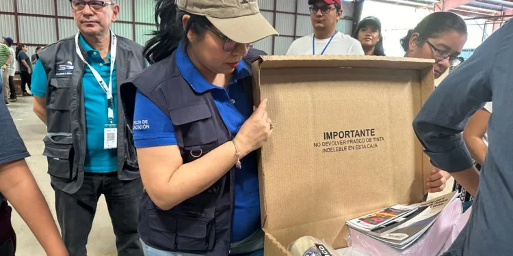 Tribunal Electoral salvadoreño comienza el reparto de paquetes electorales para las municipales