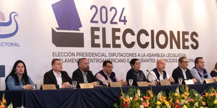 Tribunal Electoral salvadoreño abrirá miles de paquetes de votos ante graves fallas en transmisión de datos