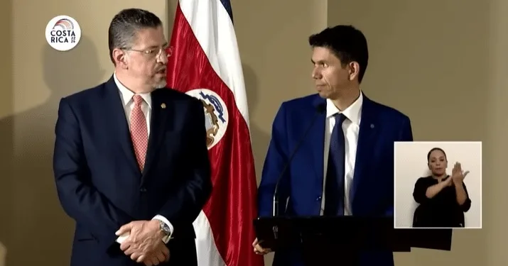 Ministro se exilia tras ser despedido por sospechas de corrupción en Costa Rica