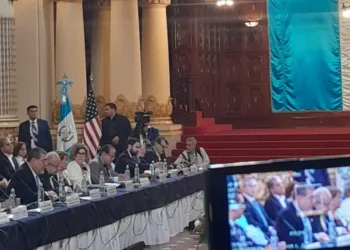 Presidente Arévalo insiste en respeto a la democracia y agradece apoyo de EEUU