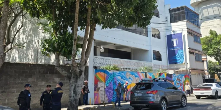 Nuevas autoridades olímpicas guatemaltecas toman posesión del edificio “usurpado”