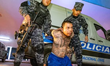 Arrestan en México a cabecilla de pandilla y lo entregan a las autoridades salvadoreñas