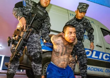Arrestan en México a cabecilla de pandilla y lo entregan a las autoridades salvadoreñas