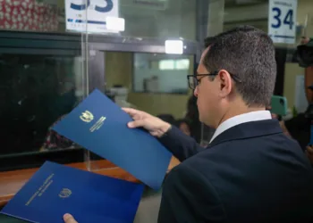 Presidencia de Guatemala denuncia al secretario del Ministerio Público por “persecución” y este dice “no hay fundamento”