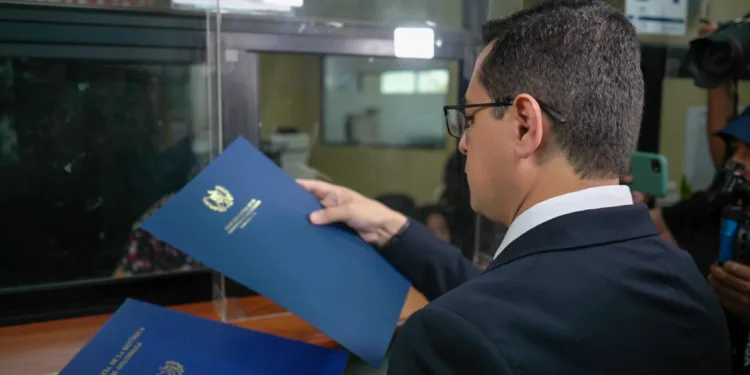 Presidencia de Guatemala denuncia al secretario del Ministerio Público por “persecución” y este dice “no hay fundamento”