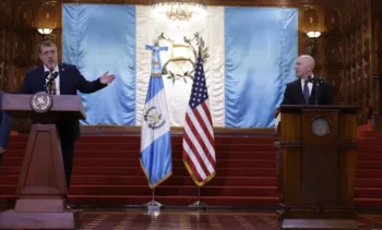 Presidente de Guatemala habla de migración y otros temas con secretario de Seguridad Nacional de EEUU
