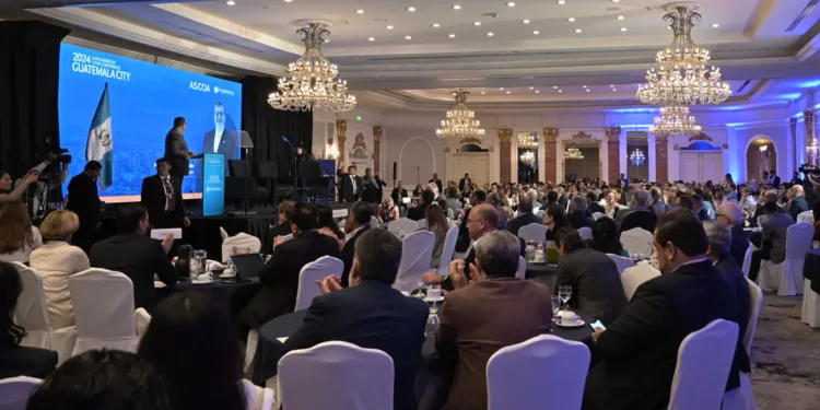 Relaciones con EEUU están “en el umbral de un momento histórico”, dice presidente de Guatemala