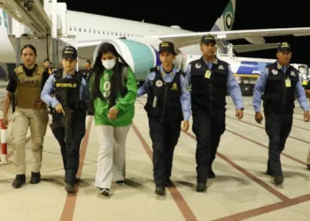 Hondureña acusada de secuestro es extraditada desde España