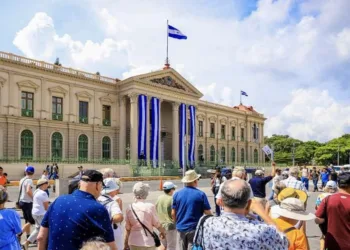 Bukele dice que turismo en El Salvador crece 35 % este año en comparación al 2023